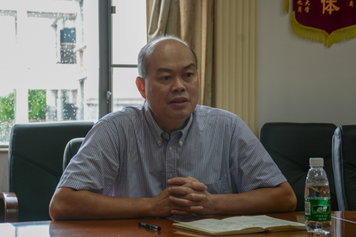 公司党委副书记卢景辉带队视察