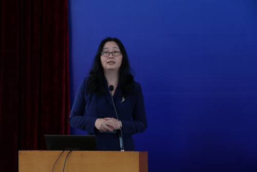 中山大学传播与设计学院副经理张宁教授作了《网络戏谑与政治新闻传播》的演讲,针对为什么政治新闻容易引发网络戏谑、怎样看待网络戏谑对政治新闻传播的影响等几个问题发表了自己独到的见解。