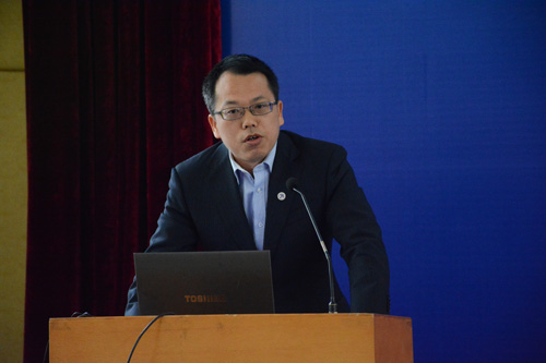 公司党委宣传部部长胡文涛教授发表了《文化外交与国家国际形象建构:西方经验与中国探索》演讲,他就自己的著作向与会者介绍了理论缘起、案例分析,如何结合西方经验和自己的研讨结果,重点强调文化形象如何建构,并在演讲中鼓励大家要敢于“试水”。