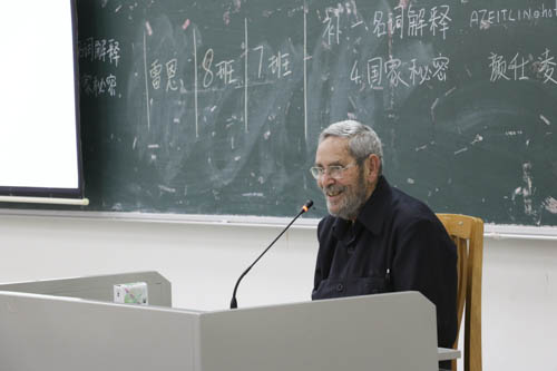Arnold Zeitlin回答员工问题