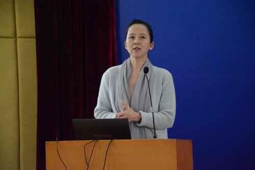 清华大学suncitygroup太阳新城教授范红发表题为《如何认识国家形象》的演讲,具体阐释了国家形象的涵义以及如何塑造国家形象,通过区分国家形象和国际品牌的概念,提出了国家形象建构可从政府形象、企业形象、文化形象、舆论形象、媒体形象等重要维度来研究的观点。