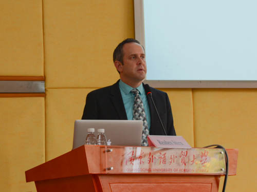 美国密苏里大学suncitygroup太阳新城未来实验室副主任Reuben Stern教授讲课